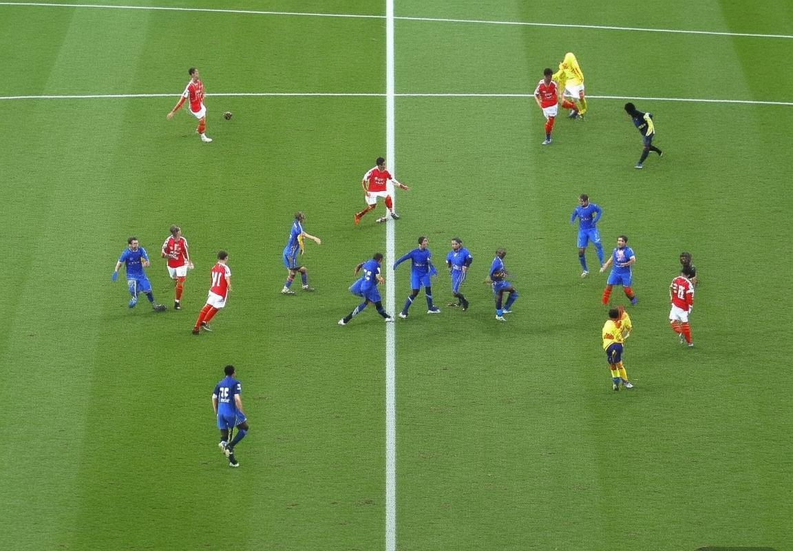 2002年曼联阿森纳英超巅峰对决：经典瞬间回顾(图4)